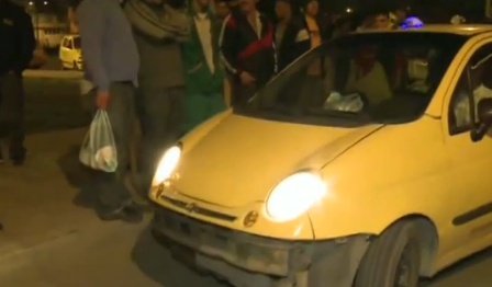 Taxista denuncia que fue golpeado por personas que chocaron su carro