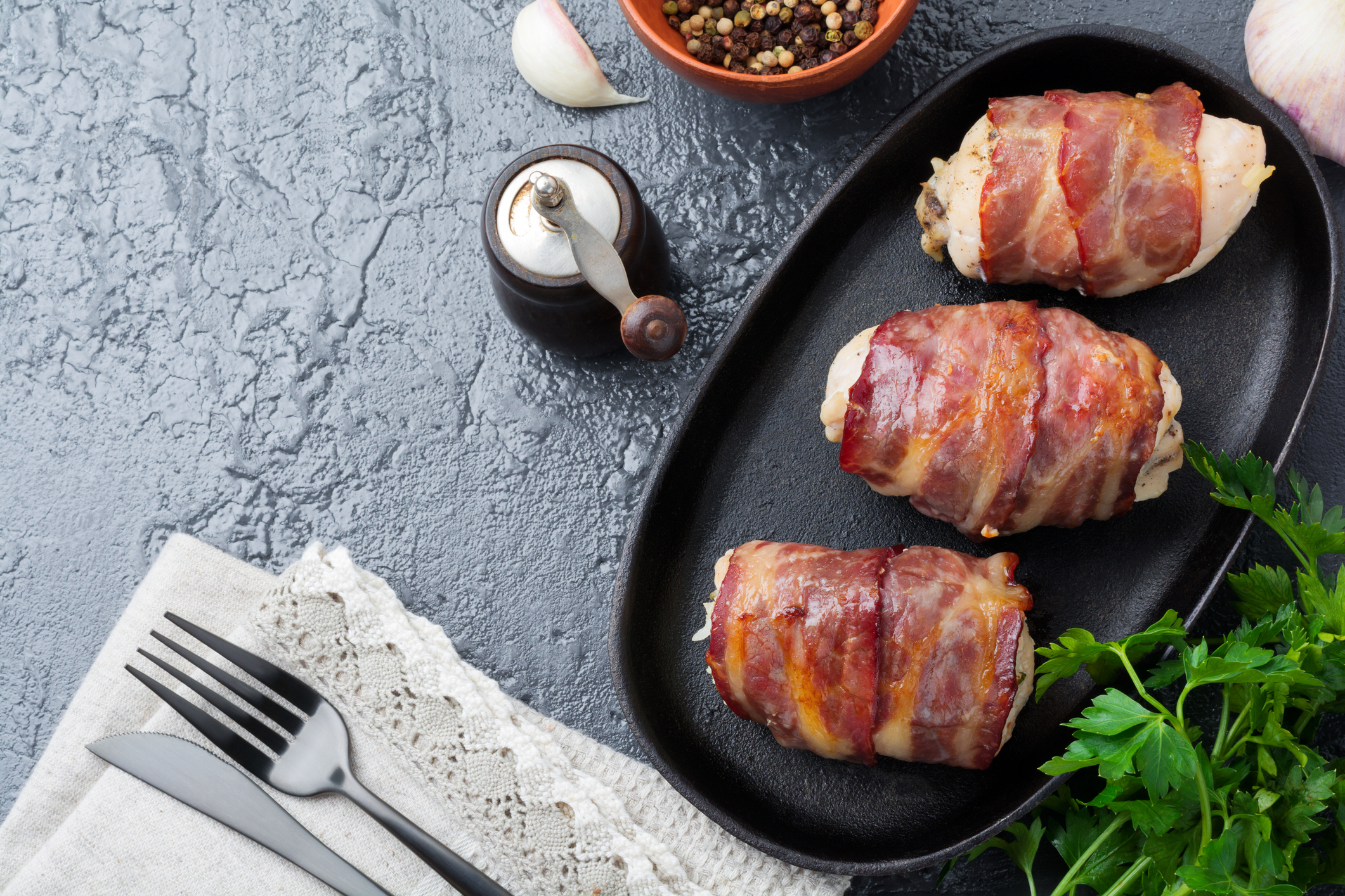 Pechuga de pollo rellena con queso y plátano maduro
