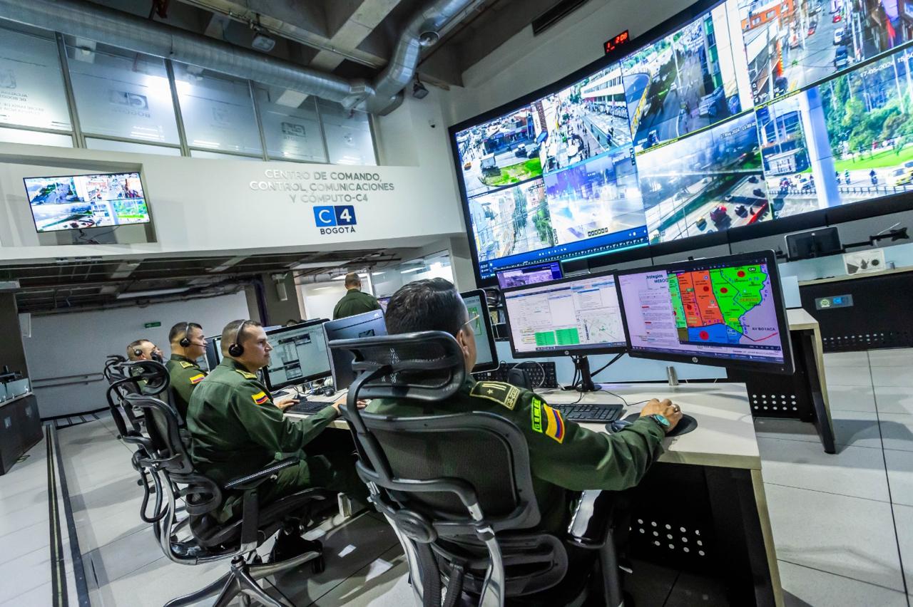 Contratos de cámaras de seguridad y software para la Línea 123: lo que hay detrás