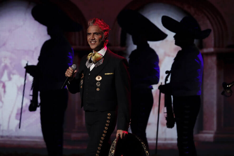 Alejandro Fernández muestra sus raíces con «Hecho en México» y anuncia gira