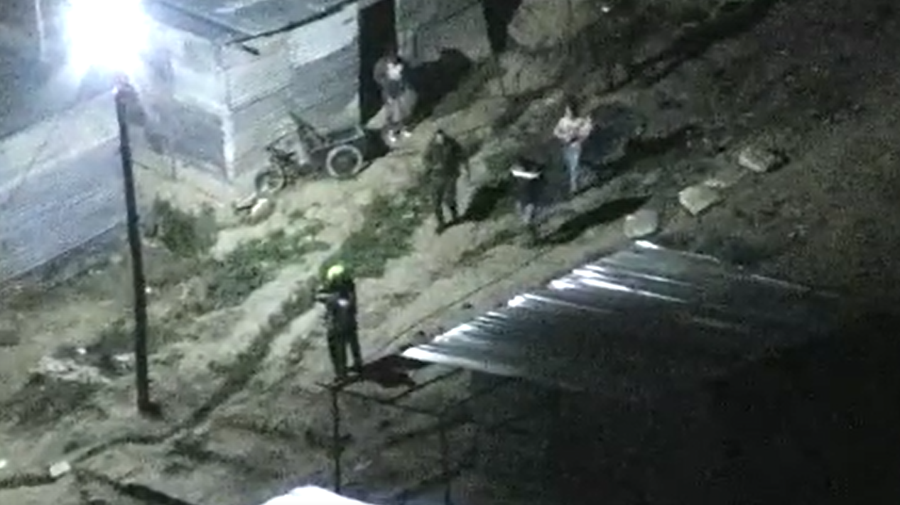 Momento de la captura de los tres sujetos en las inmediaciones al barrio el Refugio.