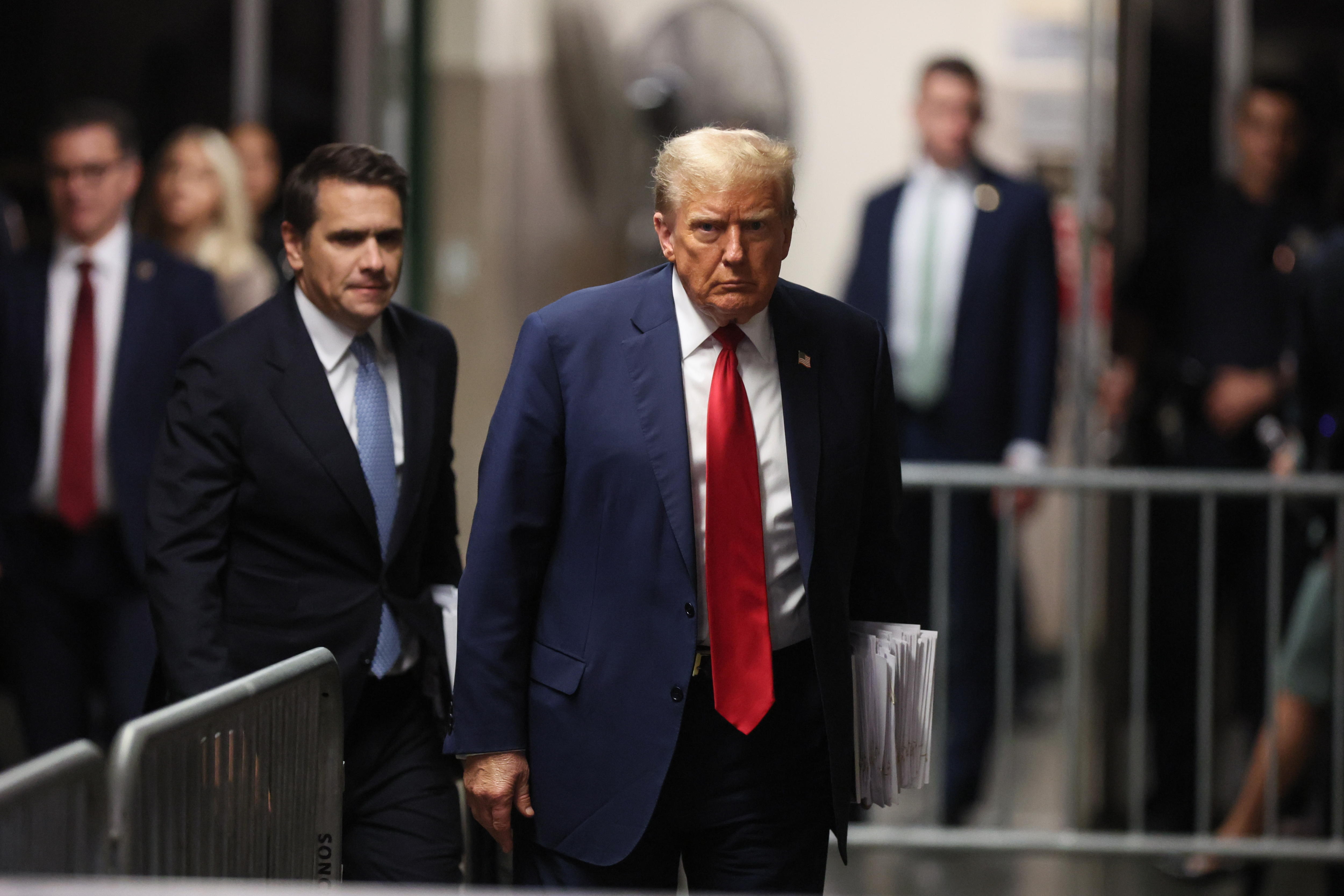 Juicio contra Trump: juez pospuso el posible castigo por violar “orden mordaza”