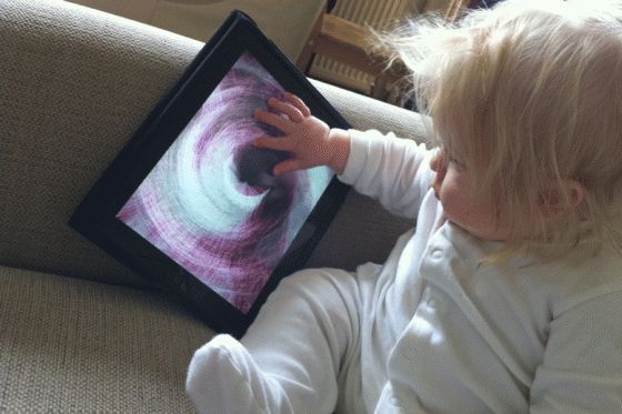 «No permitas que los smartphones sean una niñera de tus hijos» Asociación Japonesa de Pediatría