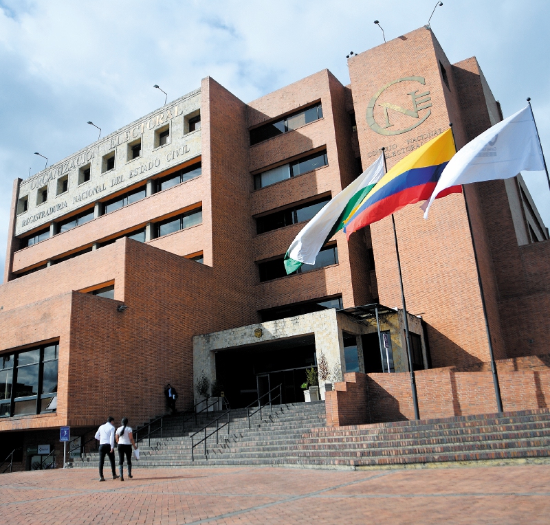 CNE llama la atención a medios por equilibrio en cubrimiento de campañas