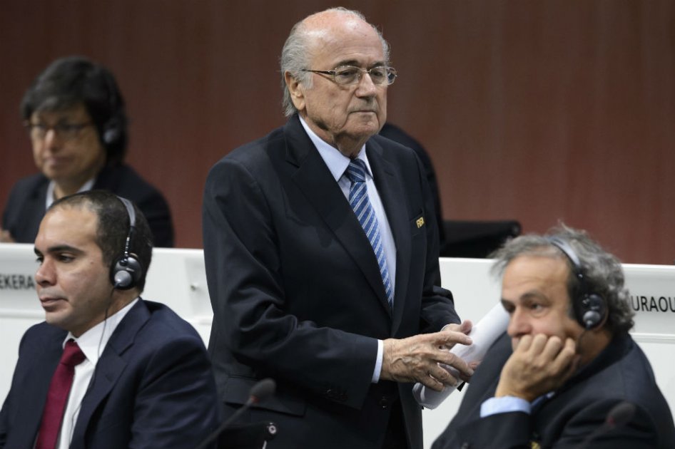 Nuevo round entre Blatter y Platini, esta vez por supuestas amenazas