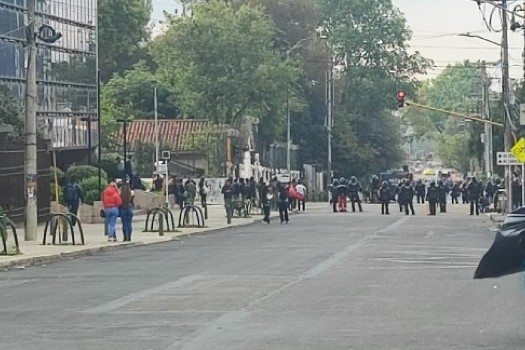Vuelve y juega: tarde de disturbios en la Universidad Pedagógica