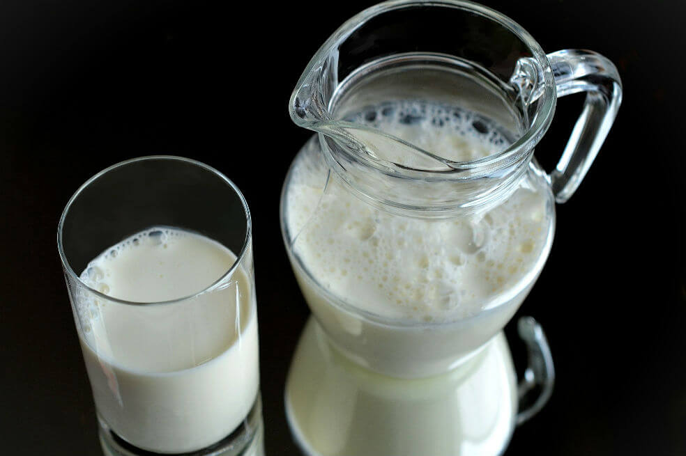 Los niños que beben leche entera tienen menos riesgo de sobrepeso