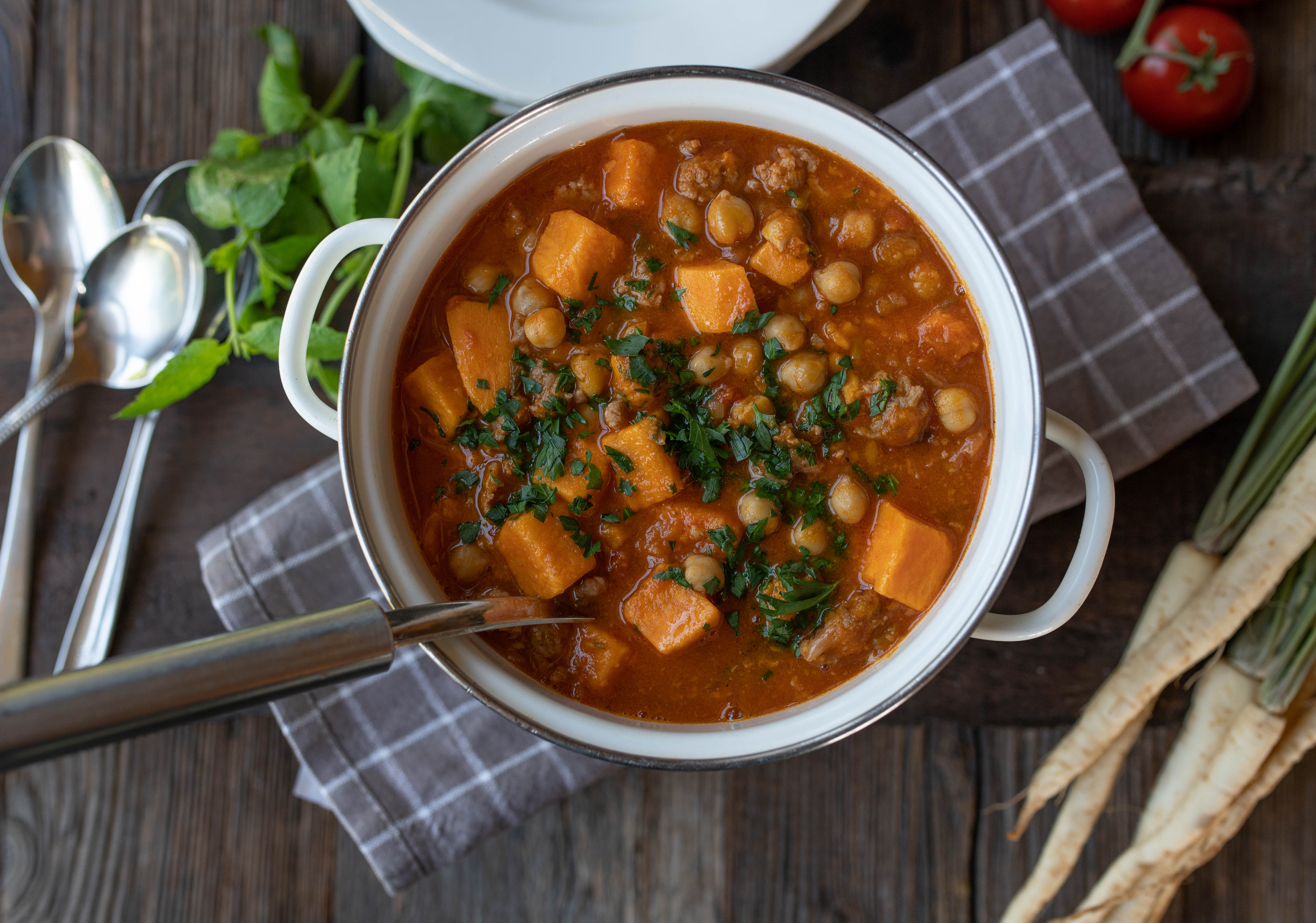 Para el almuerzo: guiso de cerdo con garbanzos y paprika