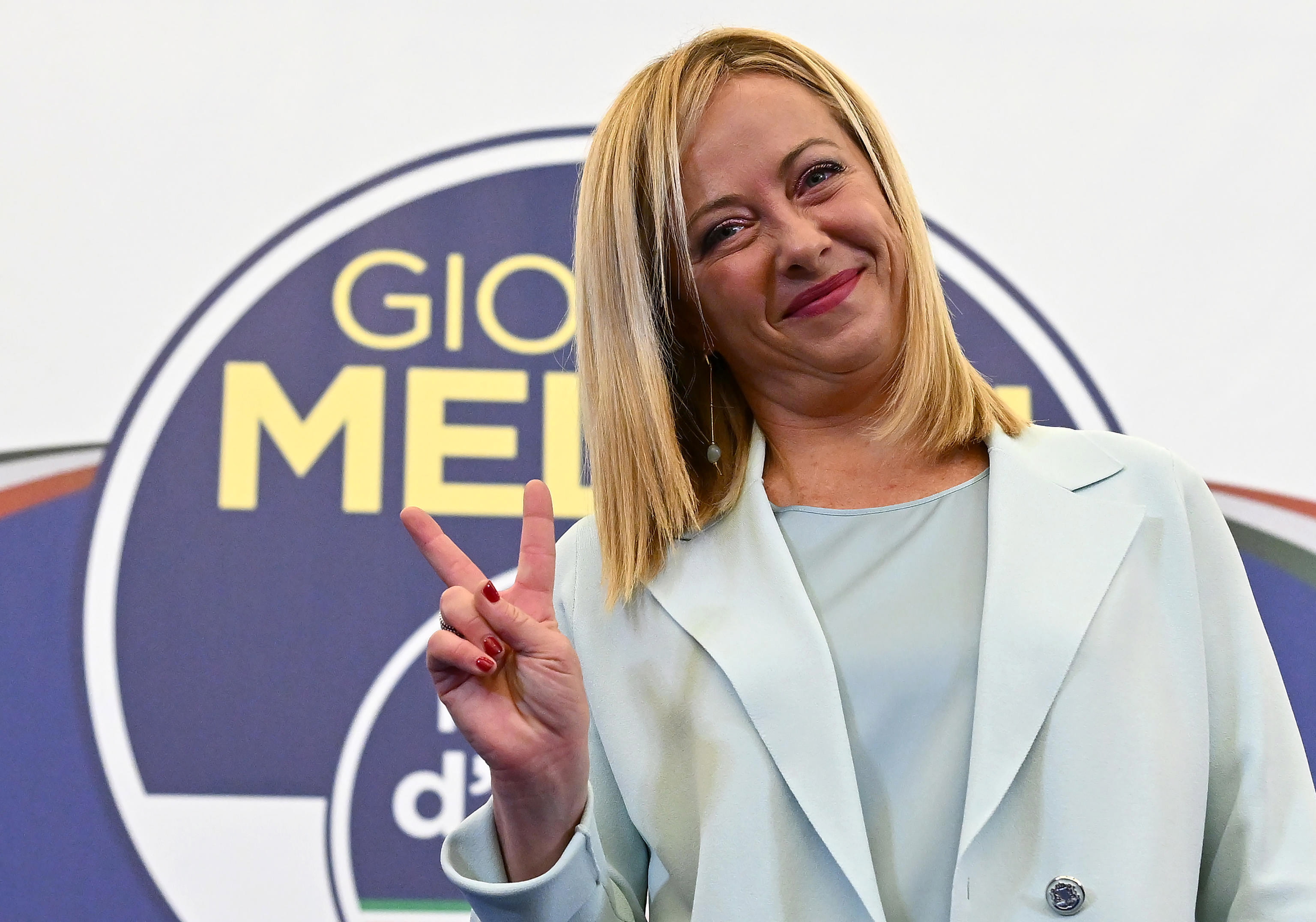 Rome (Italy), 26/09/2022.- Leader of Brothers of Italy (Fratelli d'Italia) Giorgia Meloni gestures the V sign at the party's headquarters in Rome, Italy, 26 September 2022. Italy held a snap general election on 25 September following its prime minister's resignation in July. The Brothers of Italy-led alliance is projected to win the elections. Final results are expected to be announced on 26 September. (Elecciones, Italia, Roma) EFE/EPA/ETTORE FERRARI