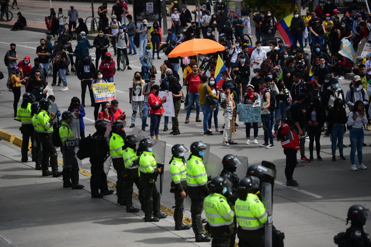 En las manifestaciones hay presencia de gestores de convivencia y uniformados de la Policía. Se han registrado denuncias de abusos y agresiones por parte del ESMAD.
