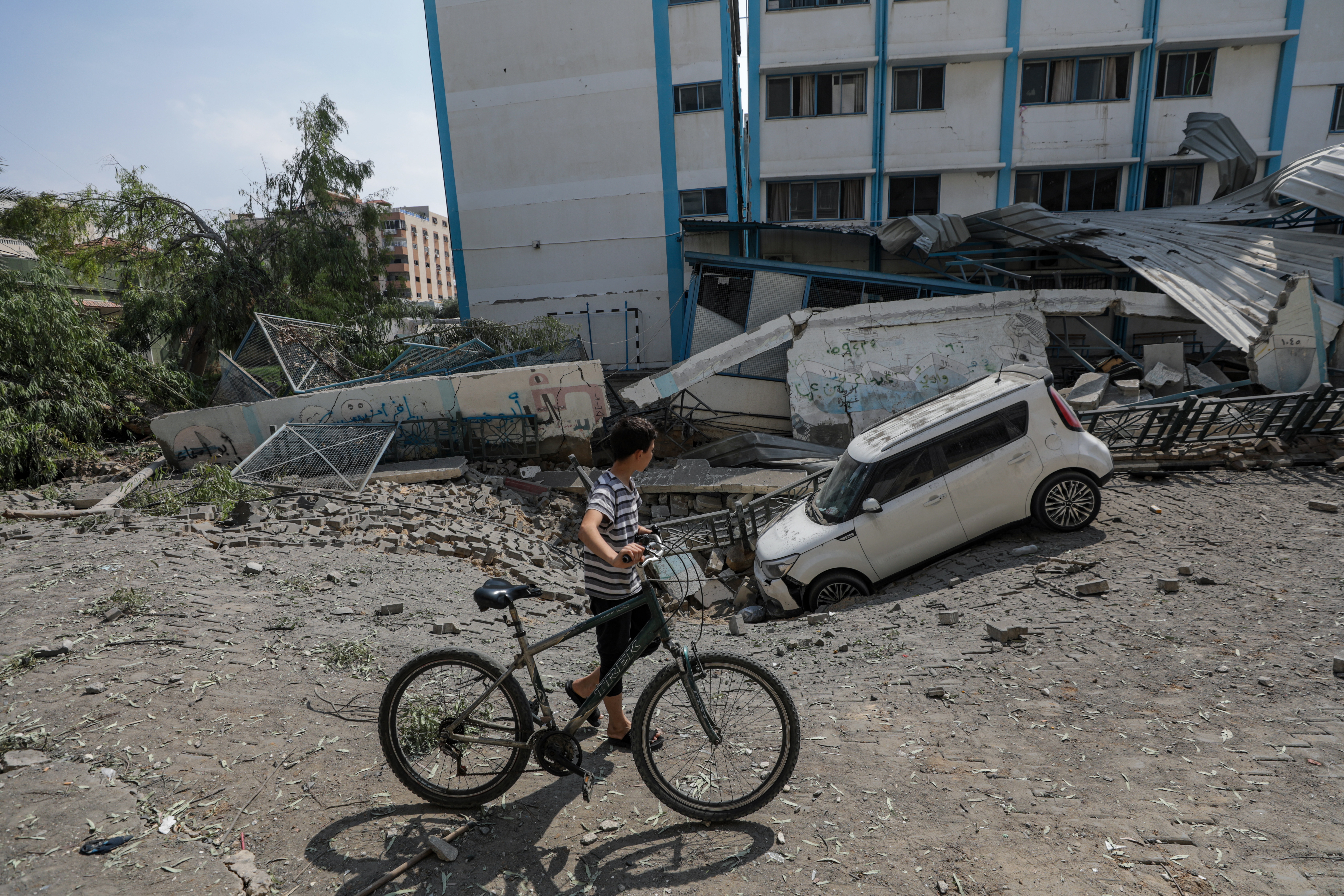 Gaza (---), 08/10/2023.- The damaged UNWRA school building in Gaza City, 08 October 2023, following Israeli air strikes. The air strikes, in retaliation for the 07 October Hamas rocket attacks on Israel, have killed over 300 people in the Gaza Strip, with almost 2,000 wounded, according to Palestinian official sources. EFE/EPA/MOHAMMED SABER