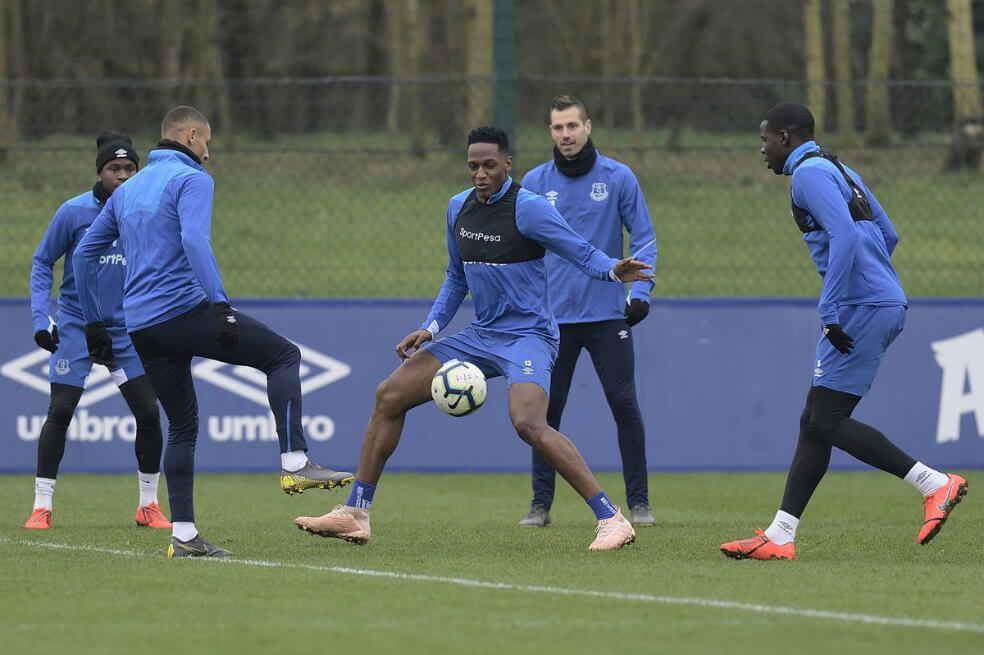 Entrenador del Everton dice que Yerry Mina “está bien”