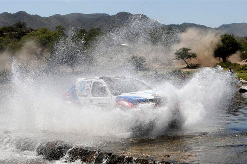 Autos del Rally Dakar no pudieron finalizar la etapa 11