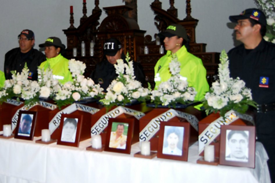 Fiscalía entrega restos de 19 víctimas de guerrilla y autodefensas