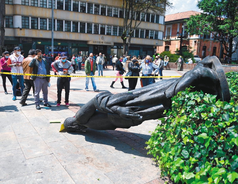 Las estatuas: otro campo de disputa en el paro nacional