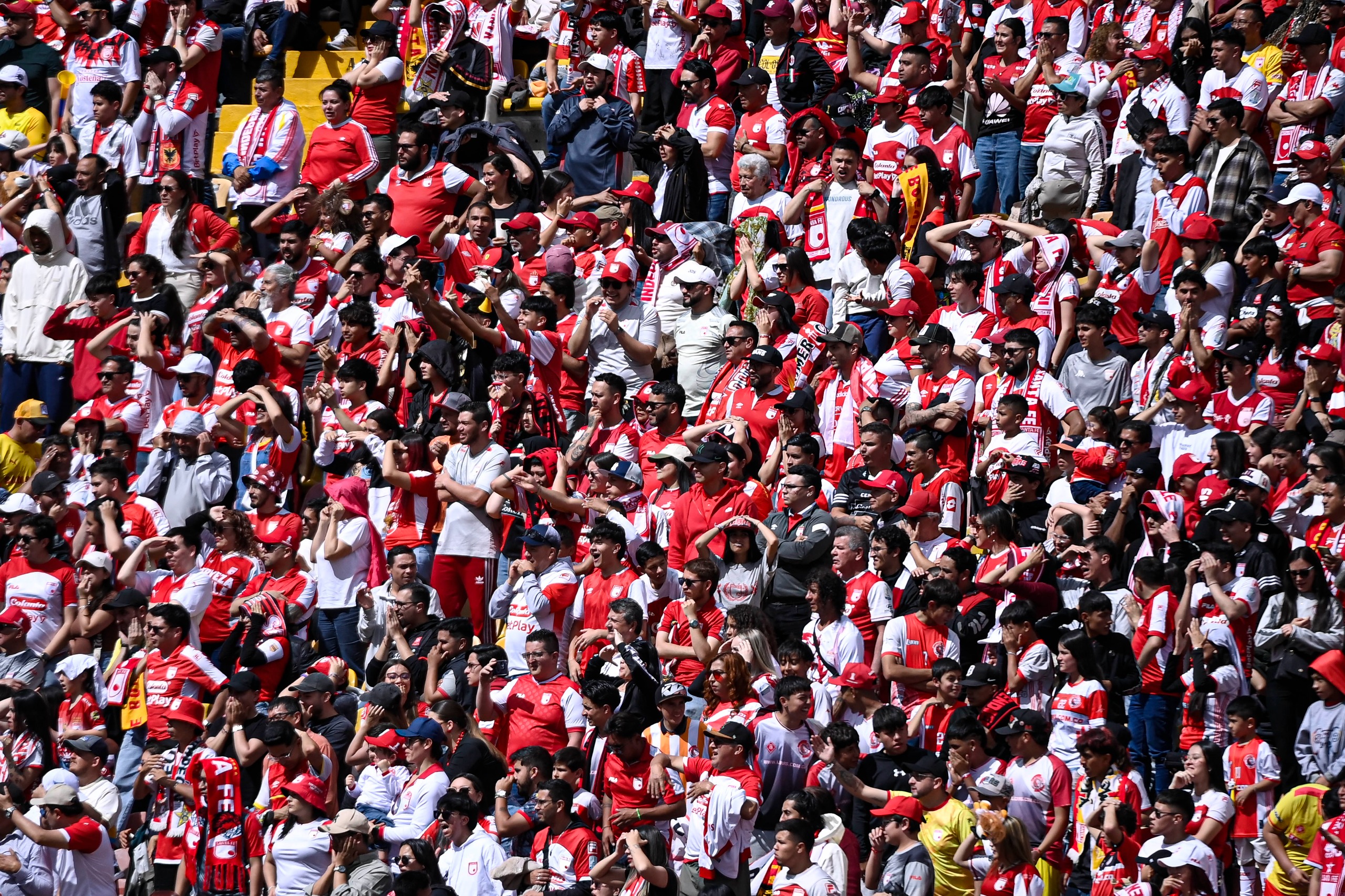 El cuadro cardenal sumó su primer triunfo del semestre en la Liga BetPlay con una victoria sobre el conjunto ajedrezado. Así se vivió el partido, que terminó 2-0 a favor de Santa Fe, con goles de Hugo Rodallega y Juan Palma (en contra).