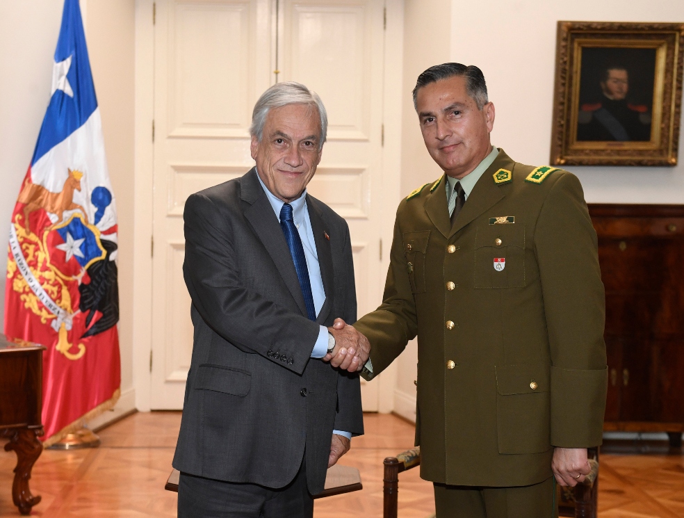 ¿Por qué salió el poderoso general, director de Carabineros en Chile?