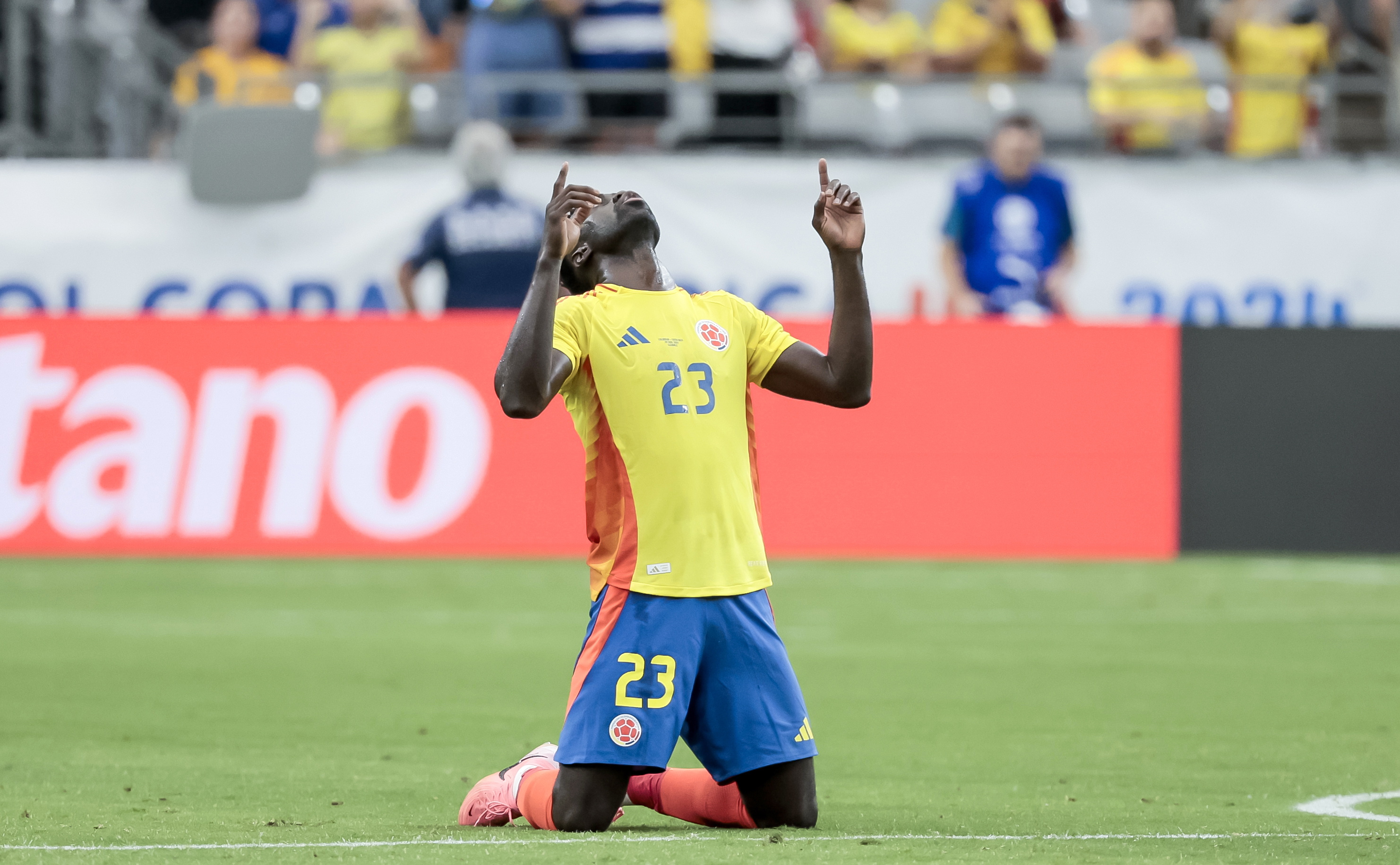 Glendale (United States), 28/06/2024.- Davinson Sanchez of Colombia reacts after defeating Costa Rica 3-0 at the end of the second half of the CONMEBOL Copa America 2024 group D soccer match between Colombia and Costa Rica, in Glendale, Arizona, USA, 28 June 2024. EFE/EPA/JOHN G. MABANGLO