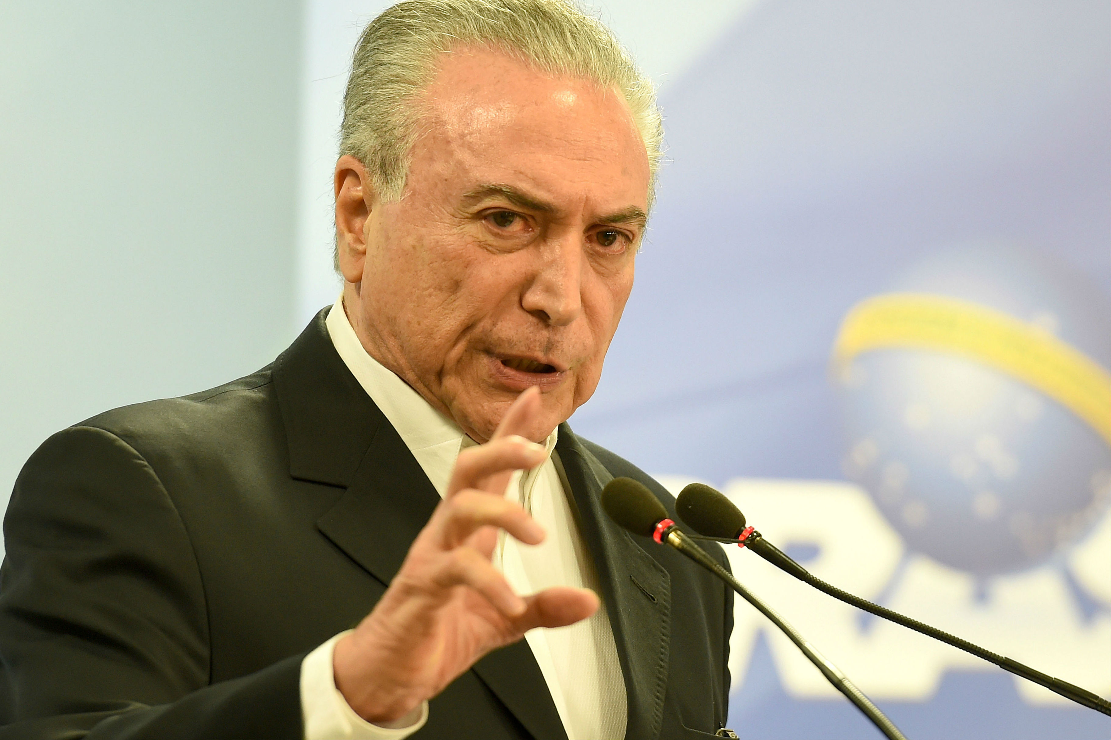 Temer rechaza acusaciones y dice que seguirá gobernando Brasil