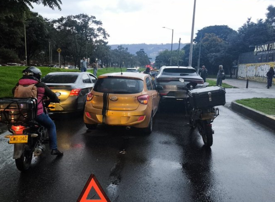 Movilidad 10 de febrero: paso restringido en la calle 170 por choque múltiple