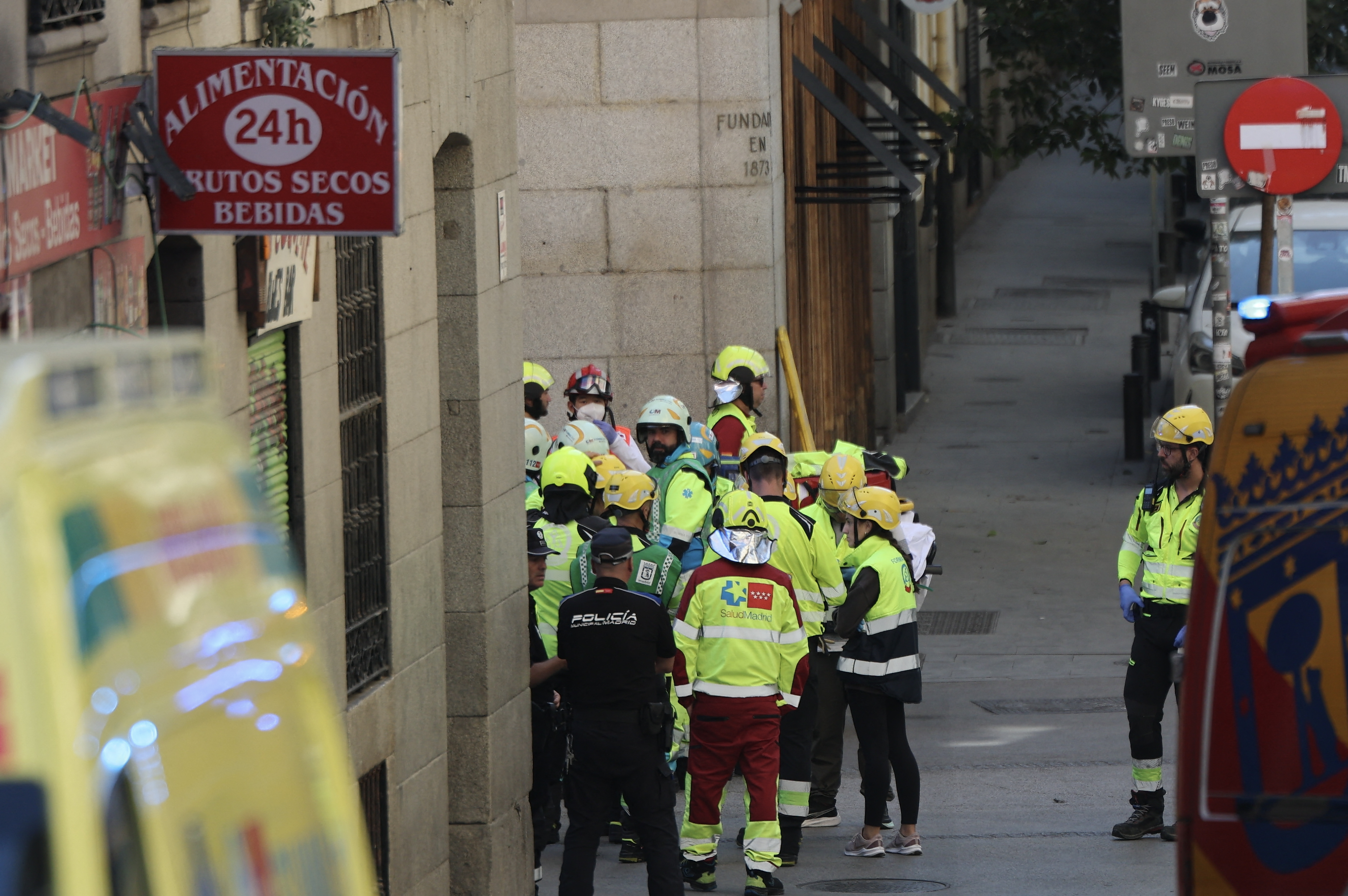 Van dos muertos y dos desaparecidos en el derrumbe   de edificio en Madrid
