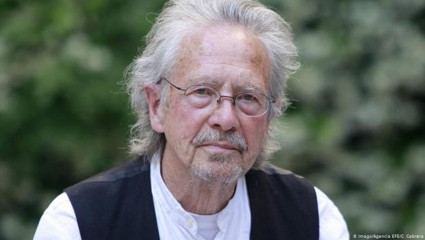 Miembro del comité Nobel de Literatura dimite debido a premio a Peter Handke