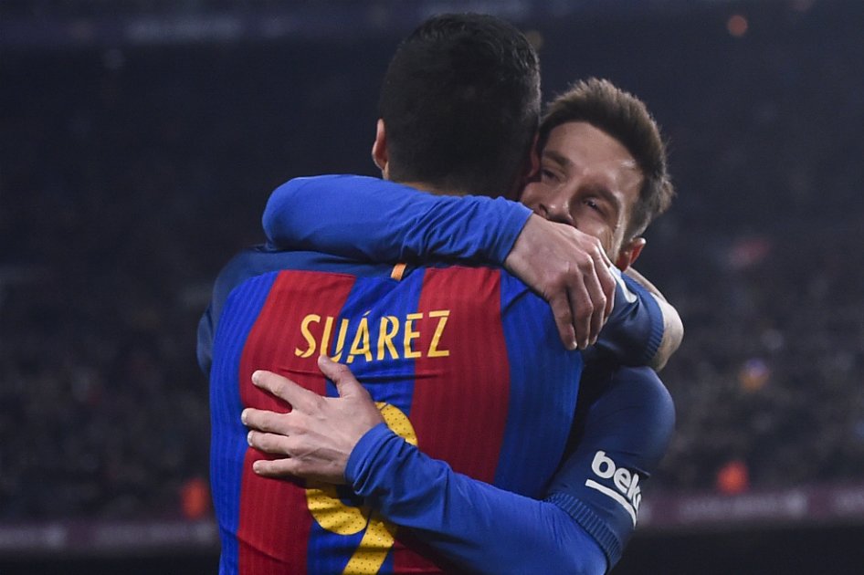 Insólito desafío: Messi y Suárez contra un dron