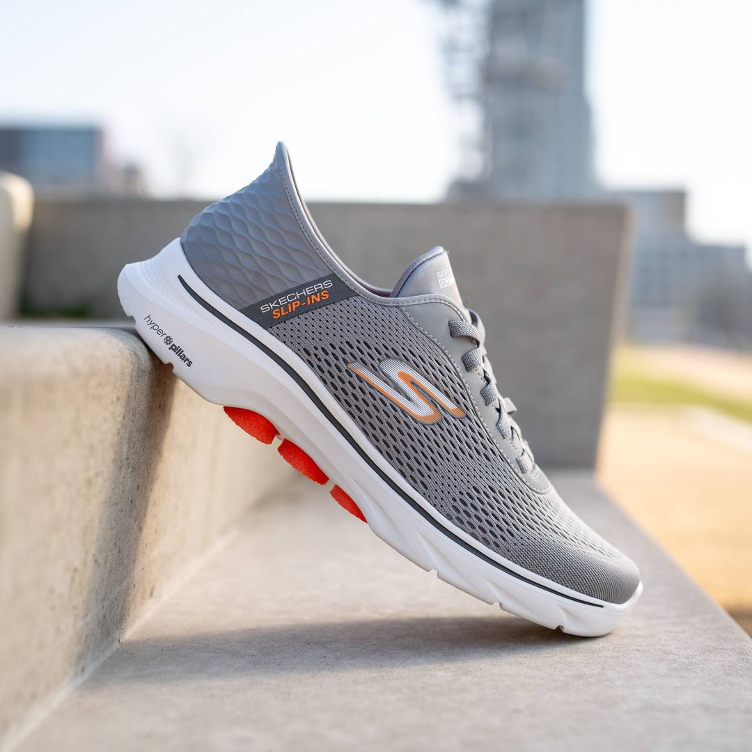 Skechers presenta su colección de calzado y ropa para caminar