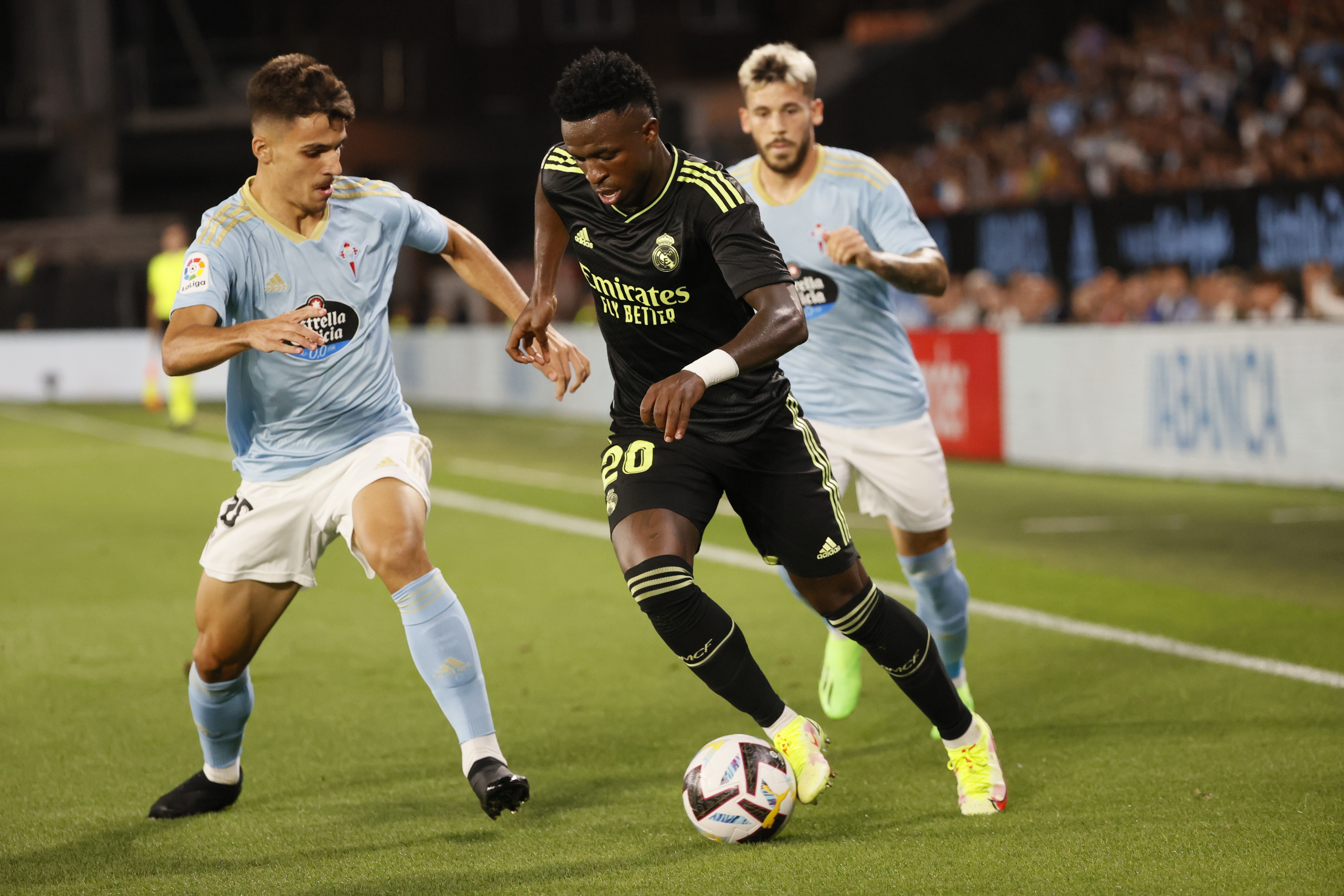 Real Madrid goleó a Celta y se mantiene en la cima de la liga española