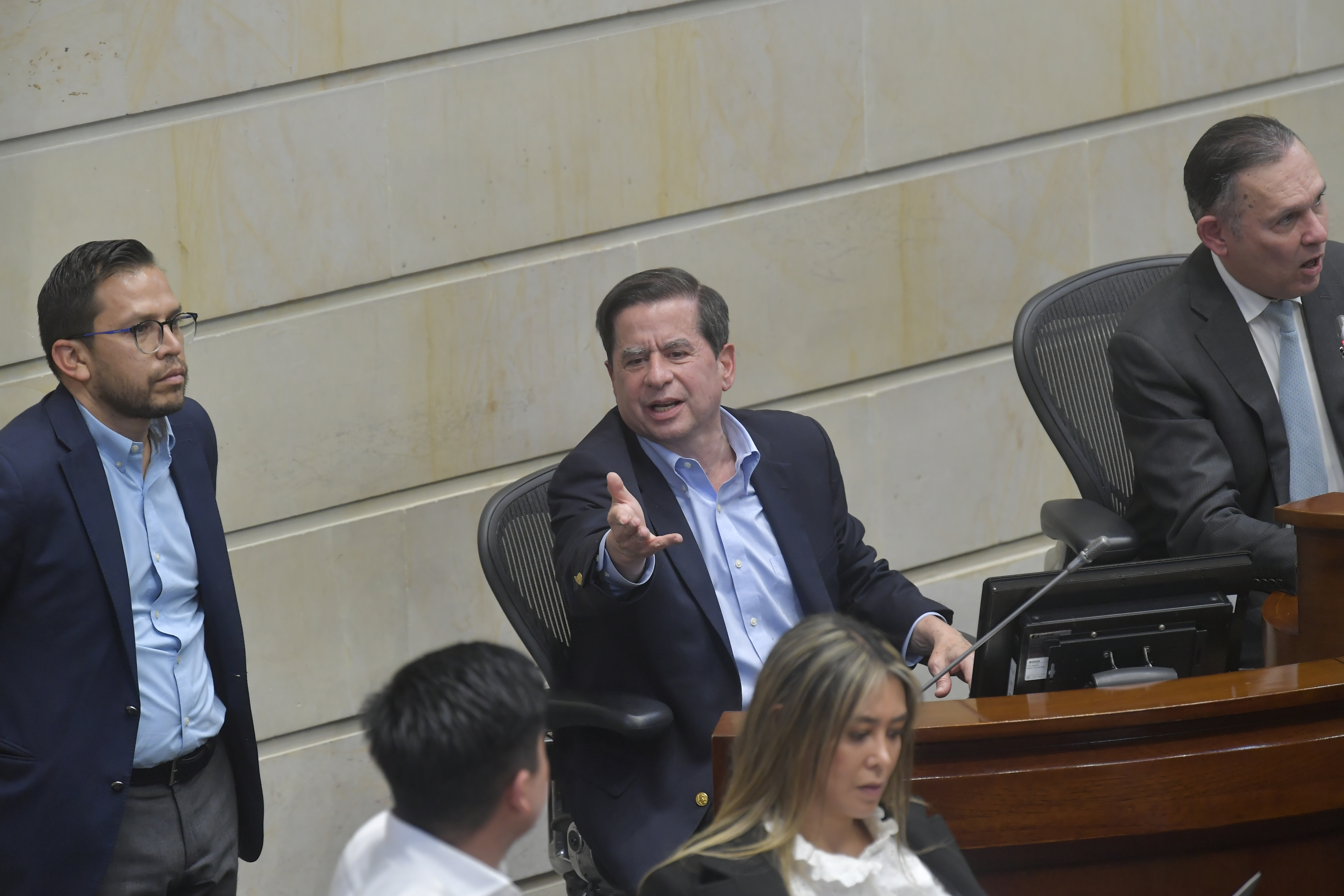 Gobierno sacrificó proyectos para dejar viva reforma a la salud en cierre de Congreso