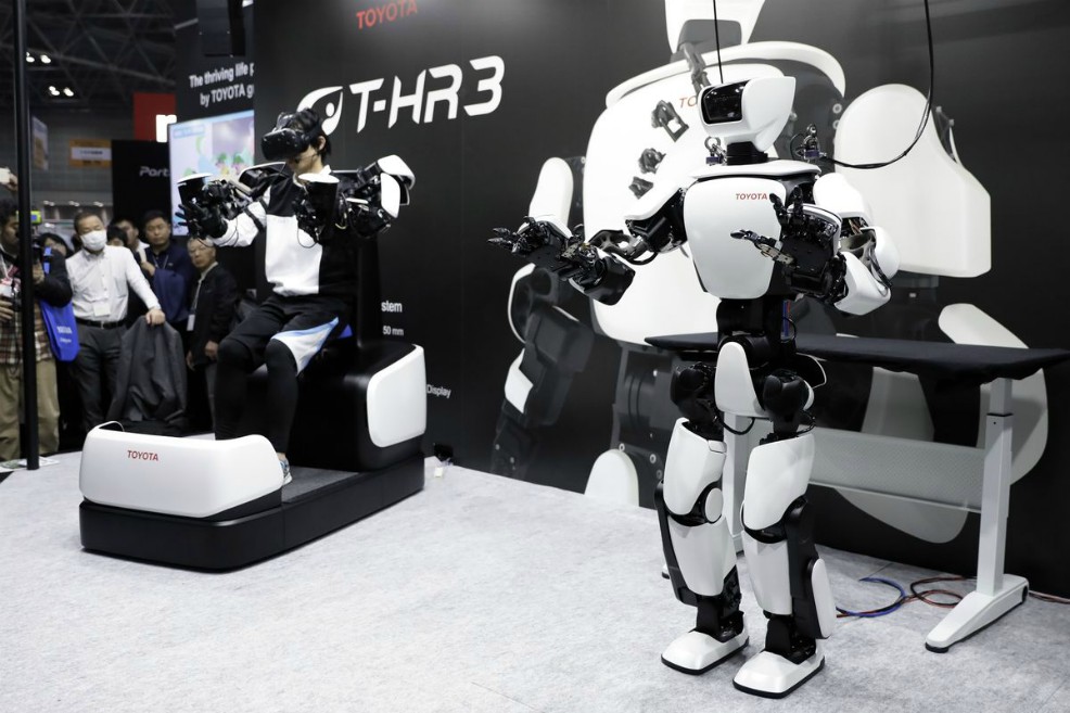 Toyota planea llevar robots a cada hogar