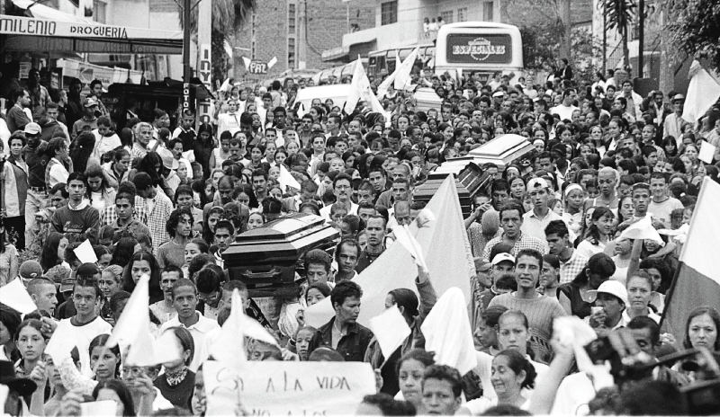 Operación Mariscal: todos los 21 de mayo la Comuna 13 se viste de blanco