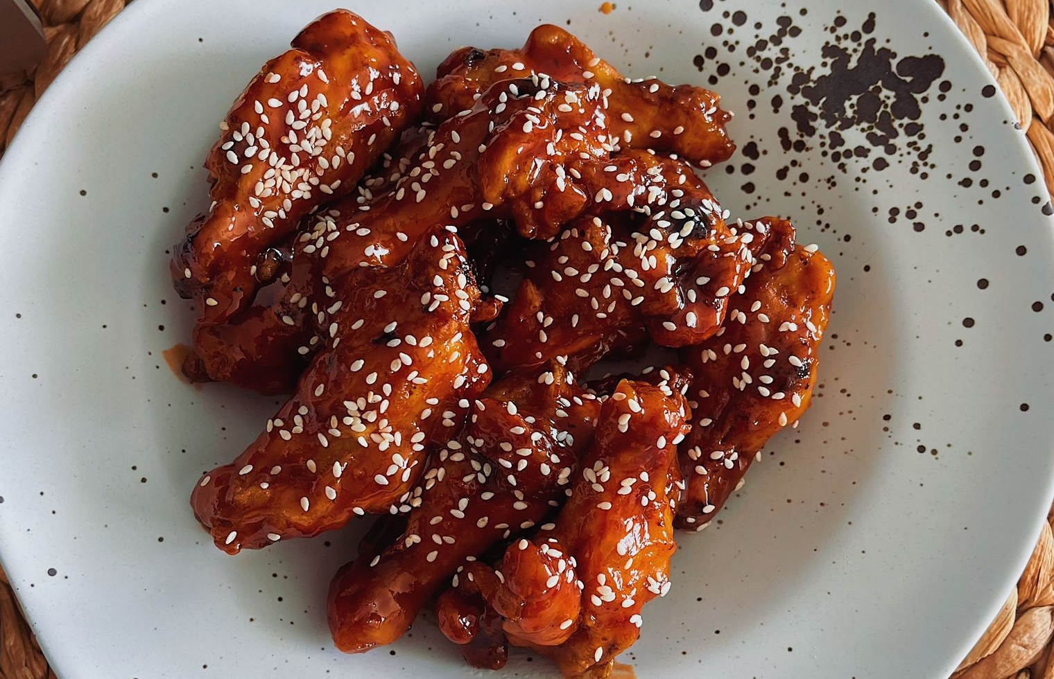 Esta es la receta para llevar en 30 minutos unas jugosas alitas BBQ a la mesa