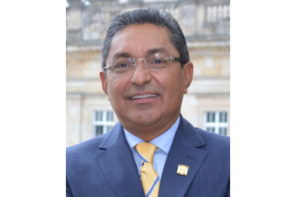 Señalan por abuso sexual al representante a la Cámara Modesto Aguilera