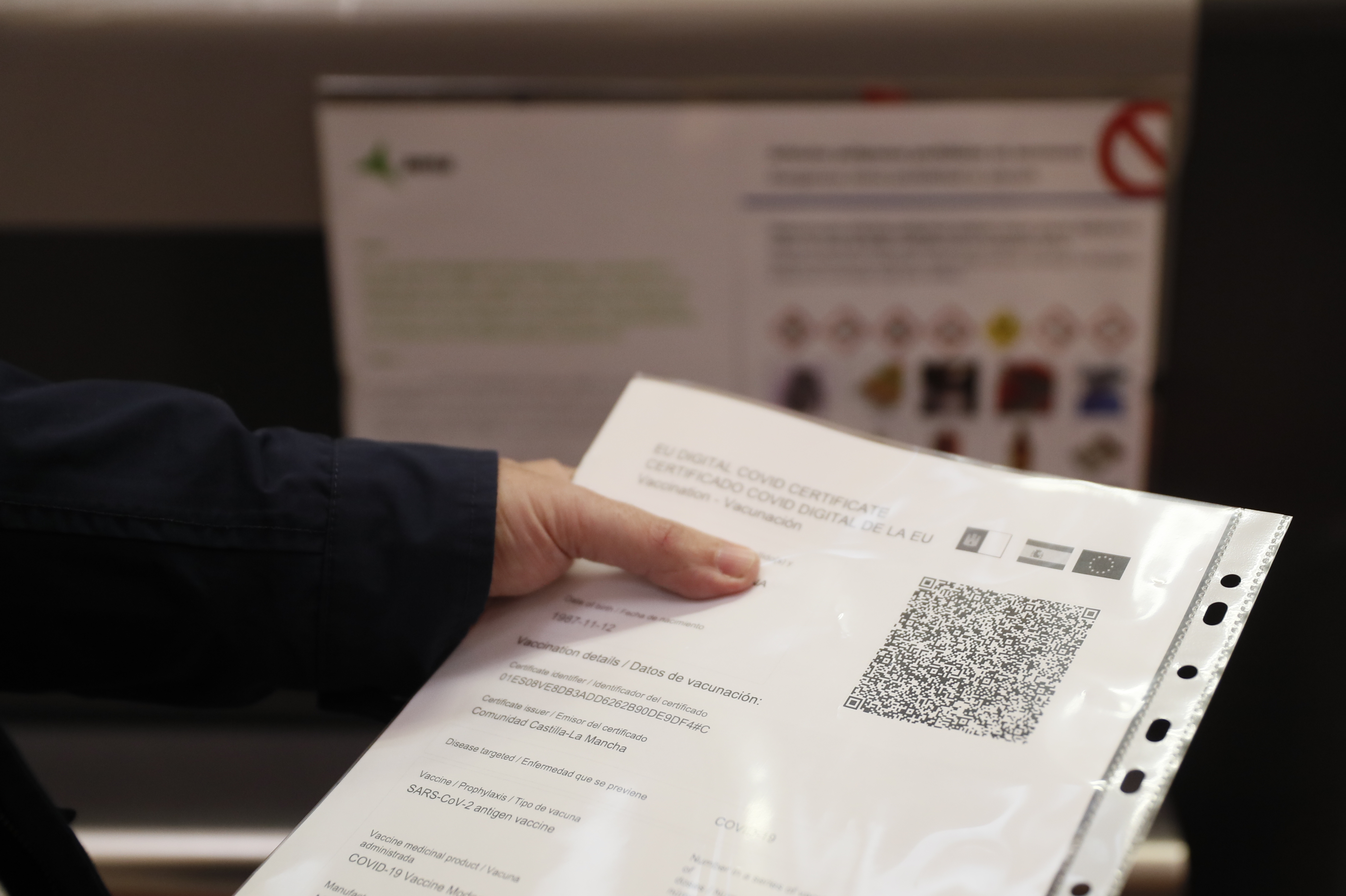 ¿Cómo solicitar el certificado de Tradición y Libertad por internet en 2025?