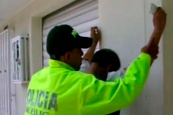 Profesor en Bucaramanga acusado de usar a estudiantes para pornografía infantil