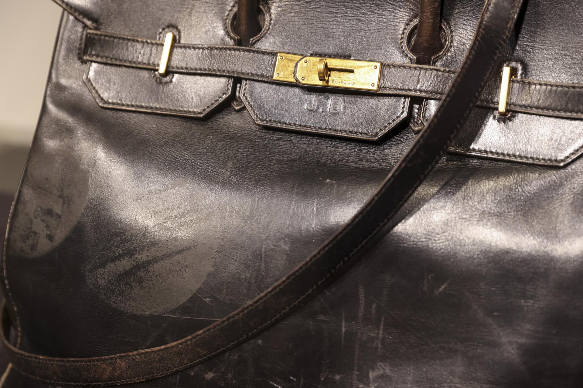 NEW YORK (United States), 06/06/2025.- Jane Birkin's Original Hermes Birkin is on display at Sotheby's auction house in New York, New York, USA, 06 June 2025. The bag will be on display in New York until 12 June and up for auction as the lead of Sotheby's Fashion Icons sale on 10 July 2025. (Moda, Nueva York) EFE/EPA/SARAH YENESEL