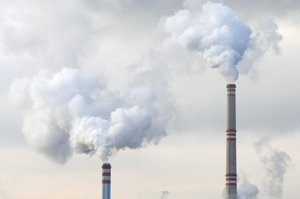 80 economistas llaman a dejar de invertir en energías fósiles