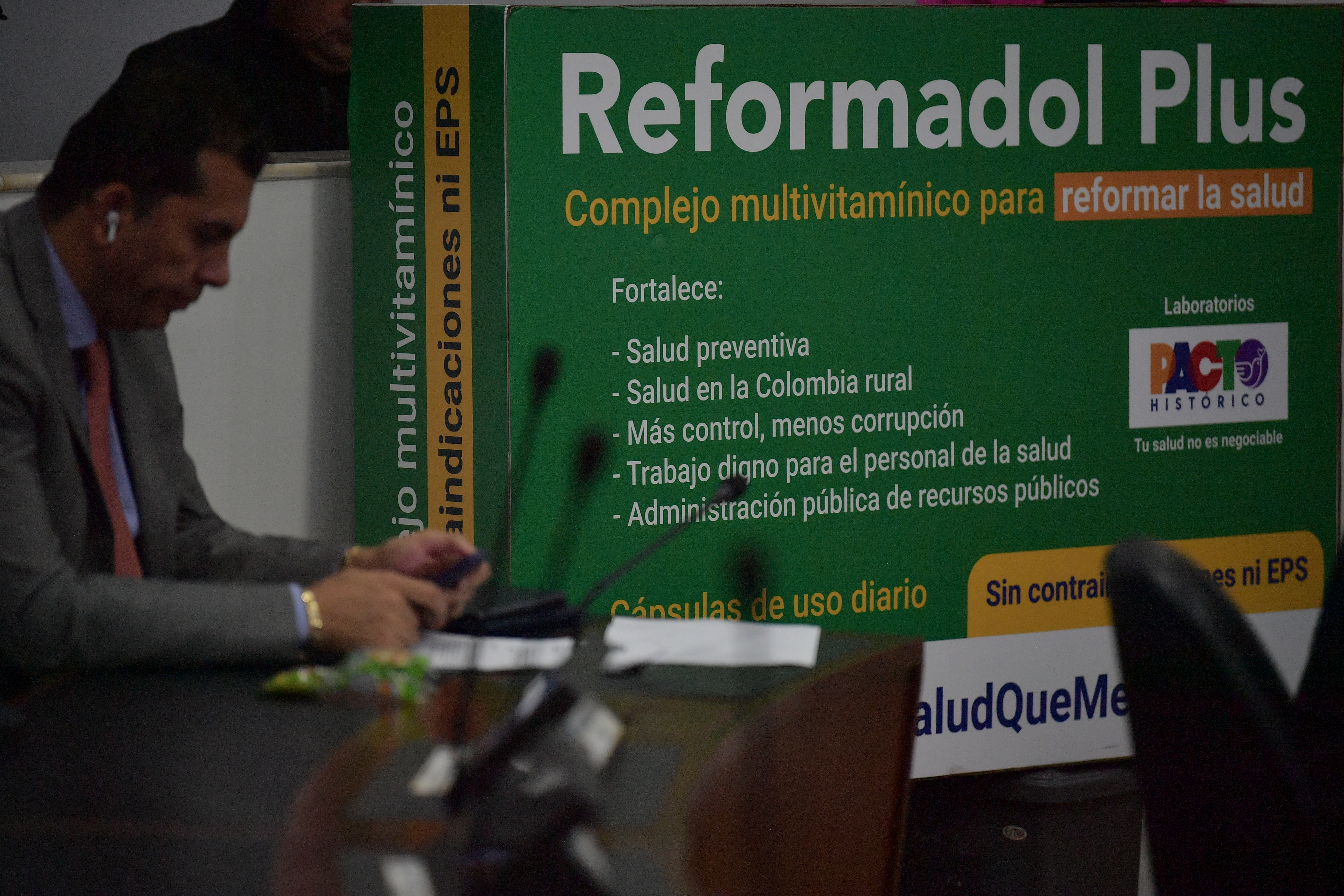 Debate realizado en la Comisión Séptima de la Cámara de Representantes al que asistieron ministros y congresistas como: Carolina Corcho, ministra Salud; Irene Vélez, ministra de Minas y Energía; Alfonso Prada, ministro del Interior; Agmeth Escaf, congresista.