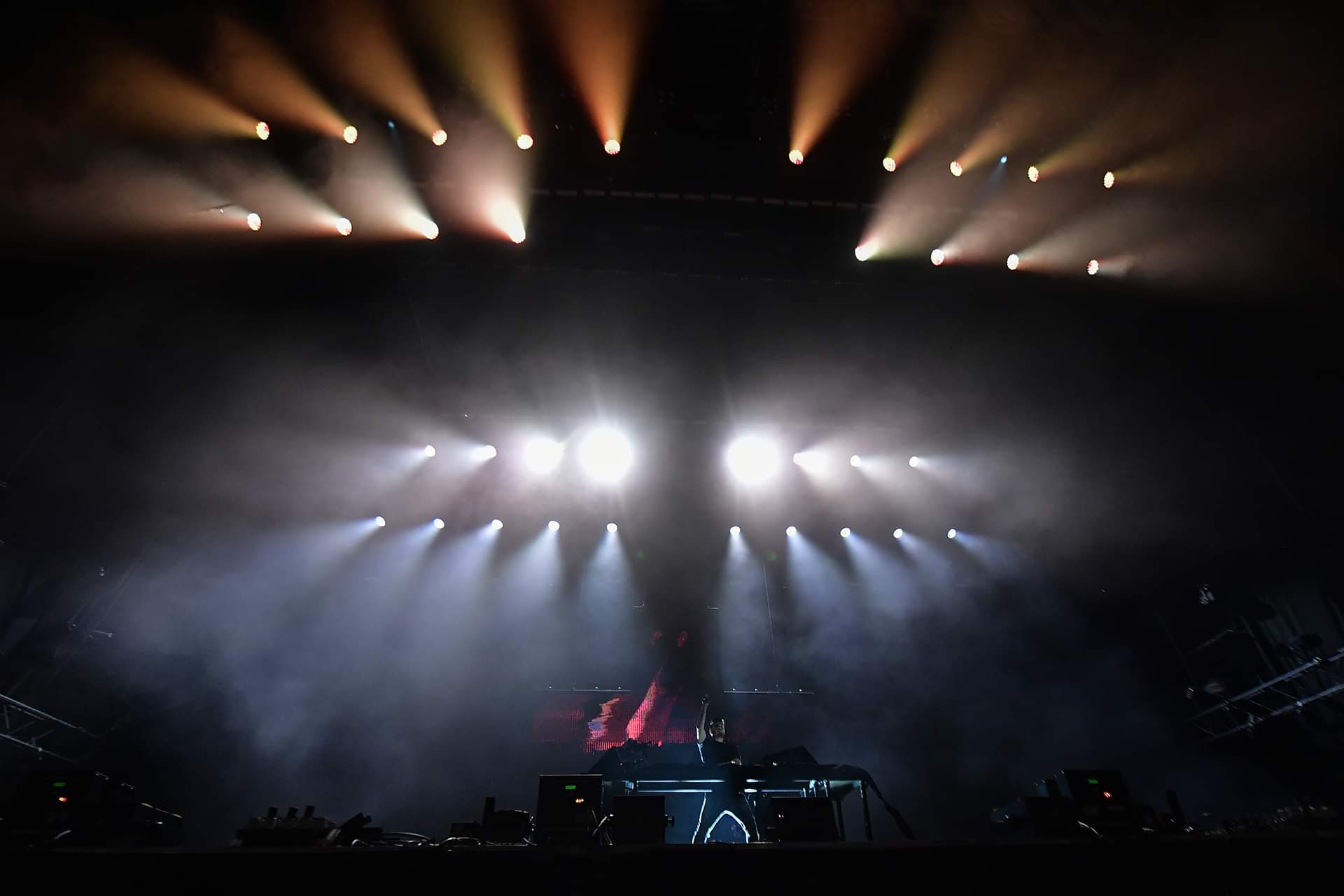 Martin Garrix, uno de los artistas más esperados del festival, puso a bailar a los asistentes a ritmo de electrónica y una gran puesta en escena.