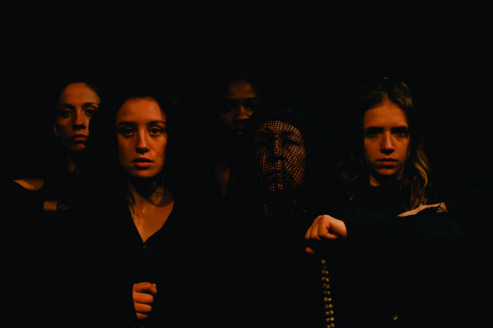 “Rumor”, la nueva creación de la compañía Umbral, es una propuesta de teatro multidisciplinar bajo la dirección y dramaturgia de Carolina Vivas. / Cortesía Umbral teatro