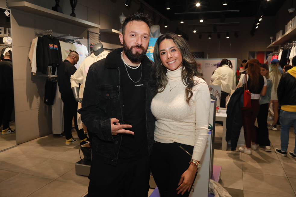 New balance y amalia Andrade CROMOS Colaboración de la artista y escritora Amalia Andrade con la marca New Balance, presentación de producto en el centro comercial la colina