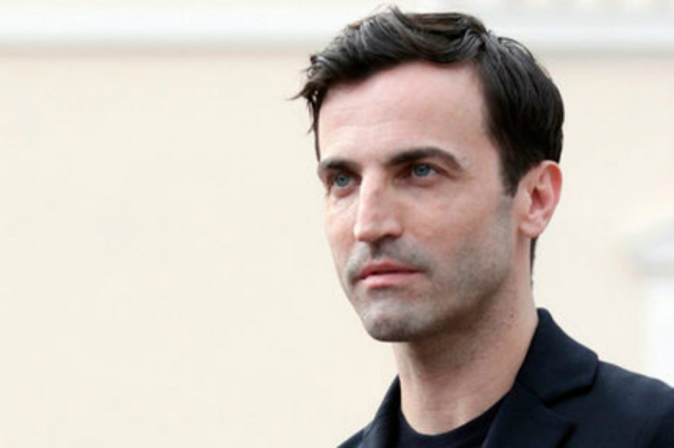 Louis Vuitton renueva contrato con el diseñador Nicolas Ghesquière