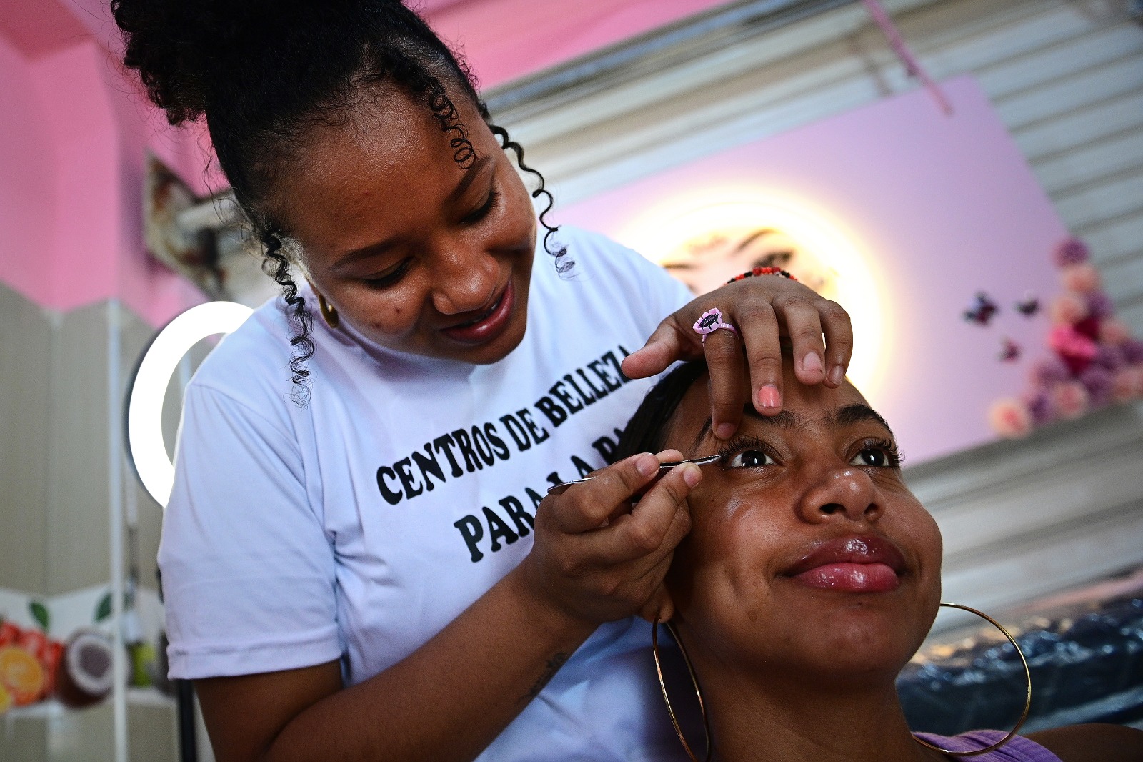 Marcy Ortiz tiene 19 años y abrirá un salón de belleza en la comuna 12 de Buenaventura.