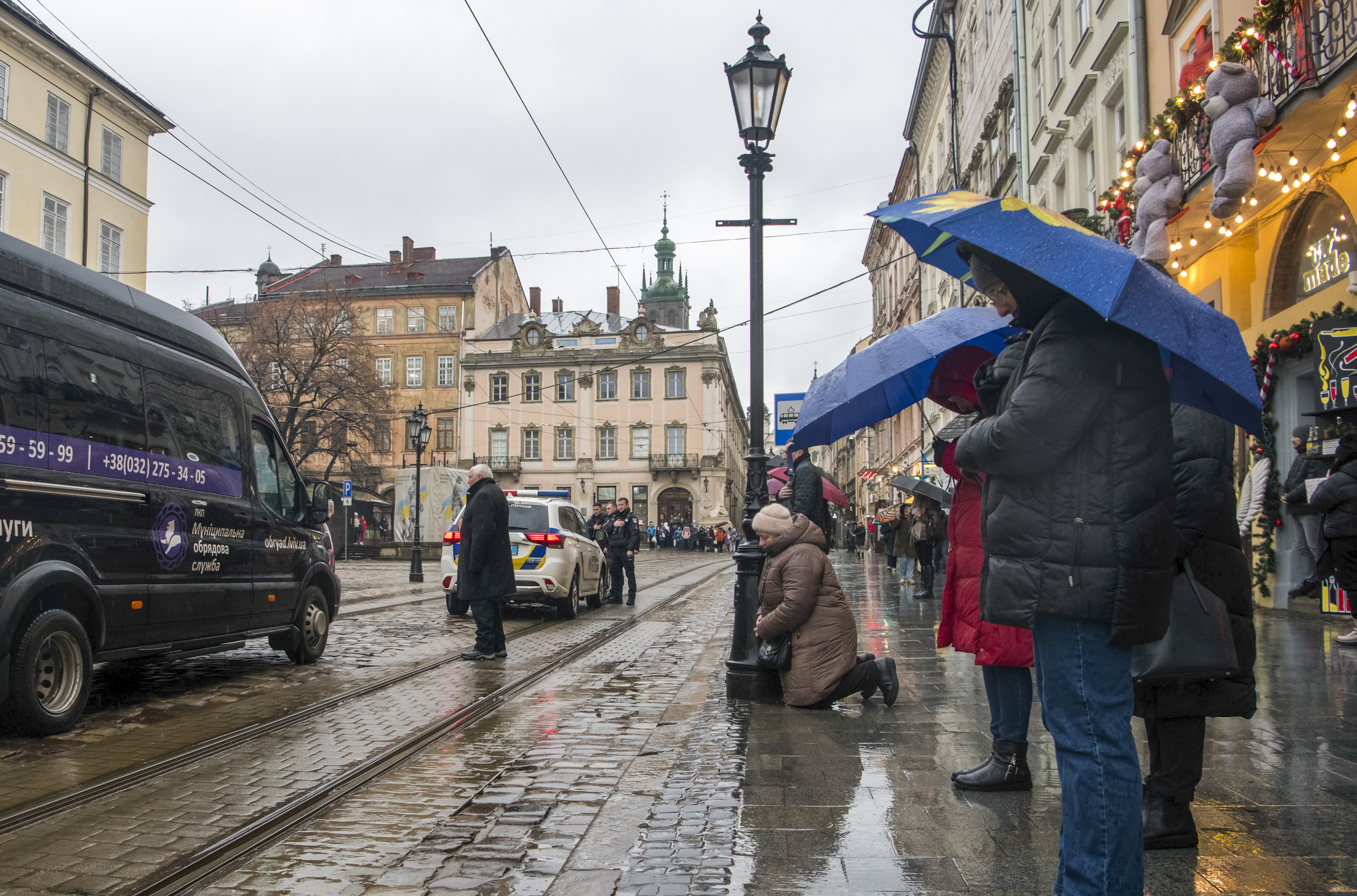 Lviv (Ukraine), 16/12/2024.- People pay respect to late Ukrainian servicemen Victor Kozyrskyi and Andrii Loza during their farewell ceremony at the Saints Peter and Paul Garrison Church in Lviv, Ukraine, 16 December 2024. Victor Kozyrskyi and Andrii Loza have been fighting in the 47th separate mechanized brigade 'Magura' of the Ground Forces of Ukraine, and the Skala Battalion, a Ukrainian military intelligence volunteer unit, since the start of the full-scale Russian invasion in 2022. Russian troops entered Ukrainian territory on 24 February 2022, starting a conflict that has provoked destruction and a humanitarian crisis. (Rusia, Ucrania, Leópolis) EFE/EPA/MAXYM MARUSENKO 71658