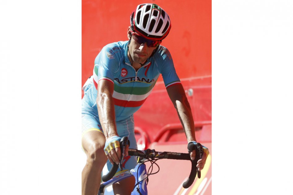 Vincenzo Nibali expulsado de la Vuelta a España