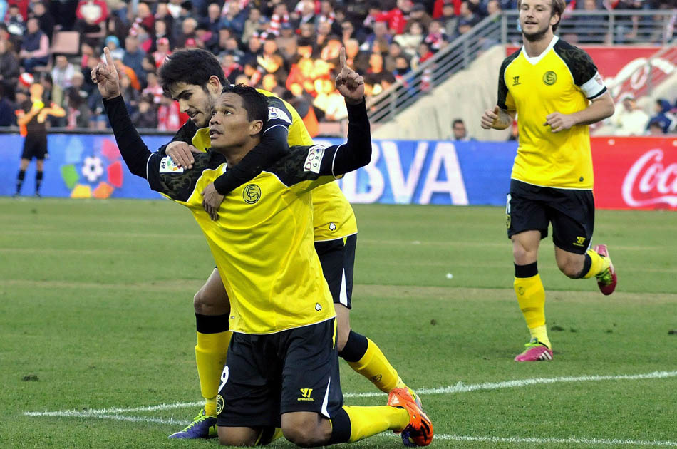 Carlos Bacca anotó y fue figura en el triunfo del Sevilla