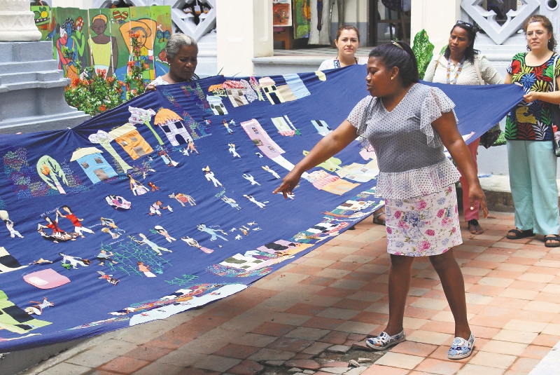 Hilo, aguja y tecnología para tejer la reconciliación