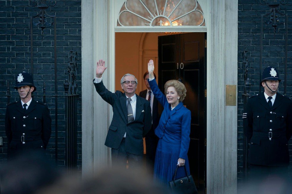 Imagen de la serie "The Crown" en la que aparece la actriz Gillian Anderson como Margaret Thatcher.