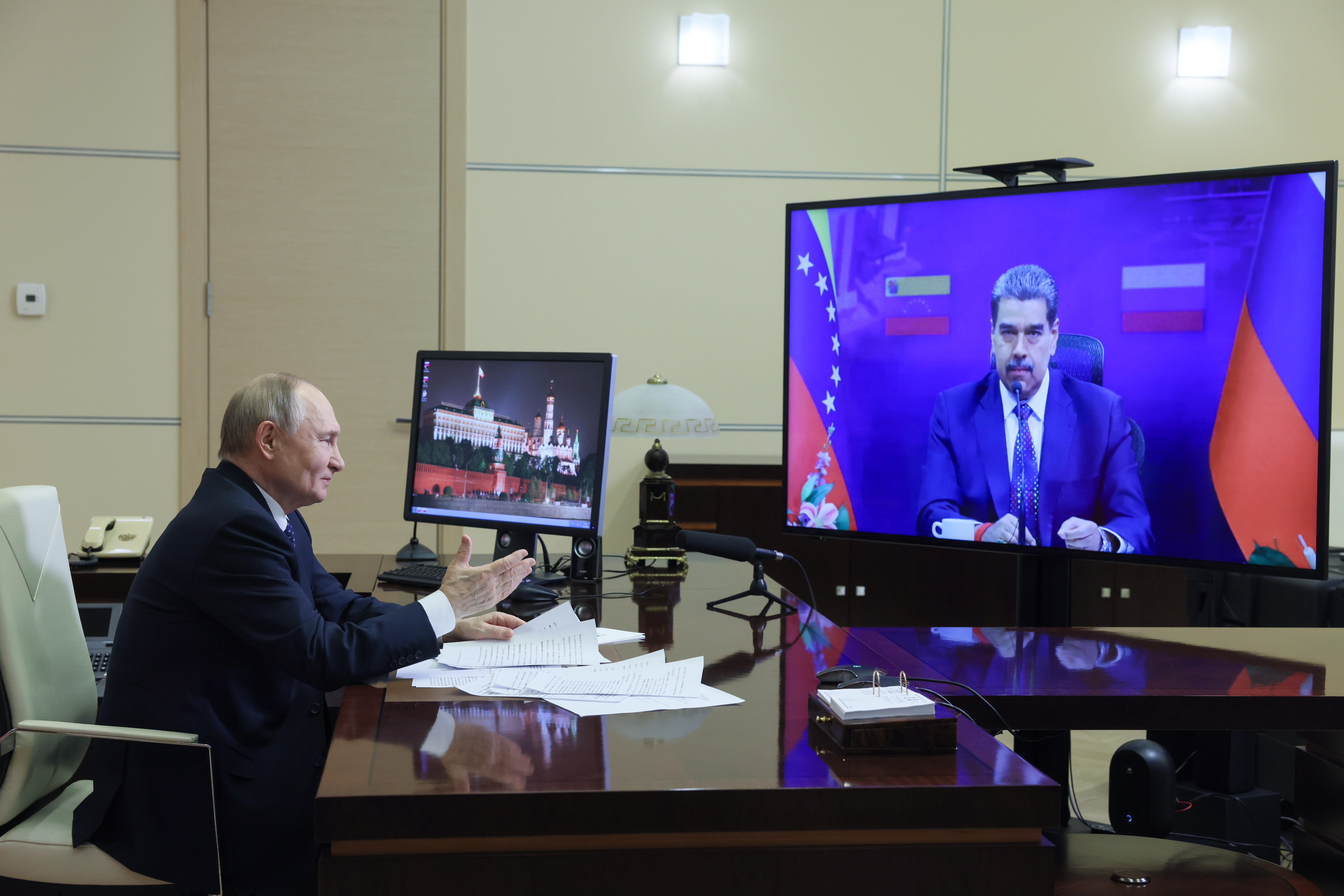 ¿De qué hablaron Vladímir Putin y Nicolás Maduro? Lo invitó a ir a Moscú